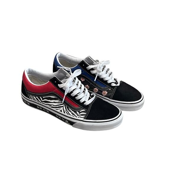 Woman’s 10.5 Rare Old Skool Korean Typography Vans Men’s 9 - Picture 1 of 10
